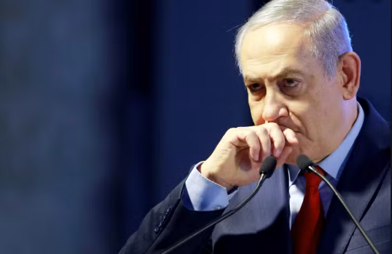 Trong khoảng thời gian 2003-2005, ông Netanyahu giữ chức vụ Bộ trưởng Tài chính Israel. Ông Netanyahu được bổ nhiệm làm Bộ trưởng Ngoại giao trong các khoảng thời gian từ tháng 11/2002 đến tháng 2/2003, từ tháng 12/2012 đến tháng 11/2013 và từ tháng 5/2015 đến nay. Ảnh: CBS News.