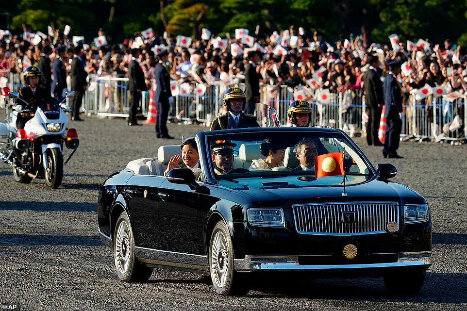 Diễu hành là nghi thức lớn thứ 5 cũng là nghi thức cuối cùng trong lễ đăng quang của Nhật hoàng Naruhito.