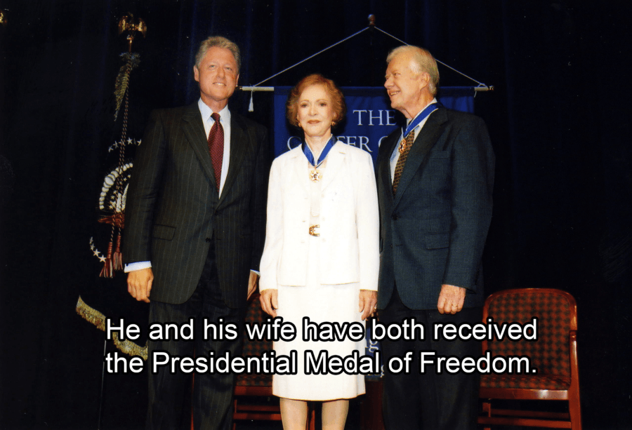 Năm 1999, ông Carter và vợ, bà Rosalynn, được trao Huân chương Tự do của Tổng thống. Ảnh: ATI.