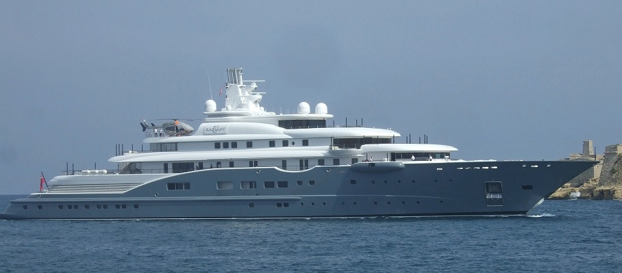 Du thuyền Radiant của tỷ phú người Dubai Abdulla Al Futtaim có hồ bơi, câu lạc bộ bãi biển, phòng mát-xa, bể sục trên boong, phòng tập thể dục, rạp chiếu phim... và có thể chứa tới 20 hành khách. Nguồn ảnh: Edudwar