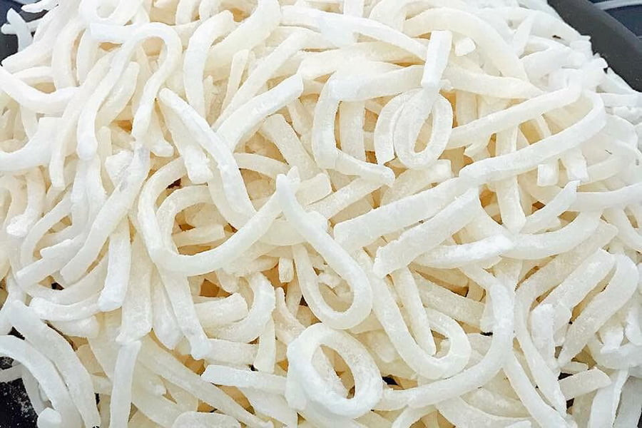 Mứt dừa sáp làm thủ công nên không có chất bảo quản, để được thời gian ngắn (khoảng 10 ngày). Ảnh: Internet