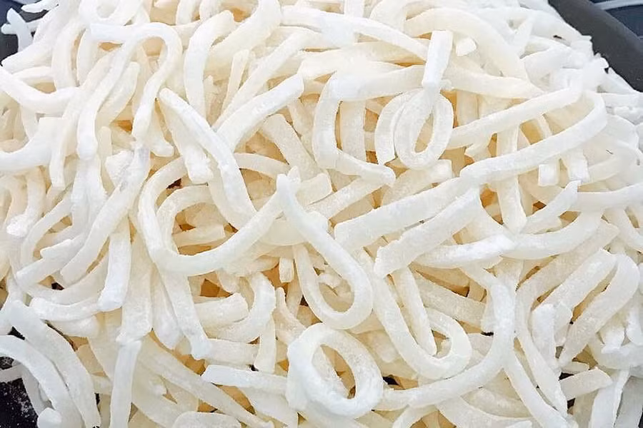 Mứt dừa sáp làm thủ công nên không có chất bảo quản, để được thời gian ngắn (khoảng 10 ngày). Ảnh: Internet