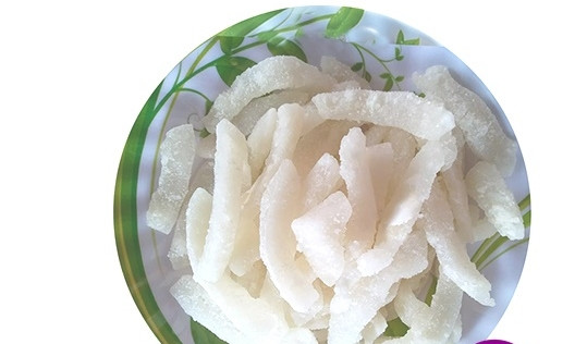 Nếu như mứt dừa thường chỉ có giá dưới 200.000 đồng/kg thì mứt dừa sáp giá từ 380.000 - 420.000 đồng/kg. Ảnh: Duasapthithi