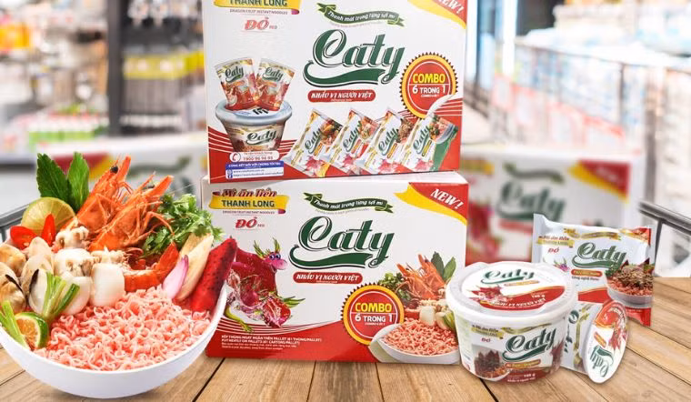 Đơn vị sản xuất cho ra mì ăn liền thanh long đỏ với nhiều vị khác nhau như mì tôm thanh long đỏ vị tôm và thịt gà, vị hải sản chua cay, vị heo gà nấu nấm, vị thịt heo bằm, mì chay. Ảnh: Bachhoaxanh