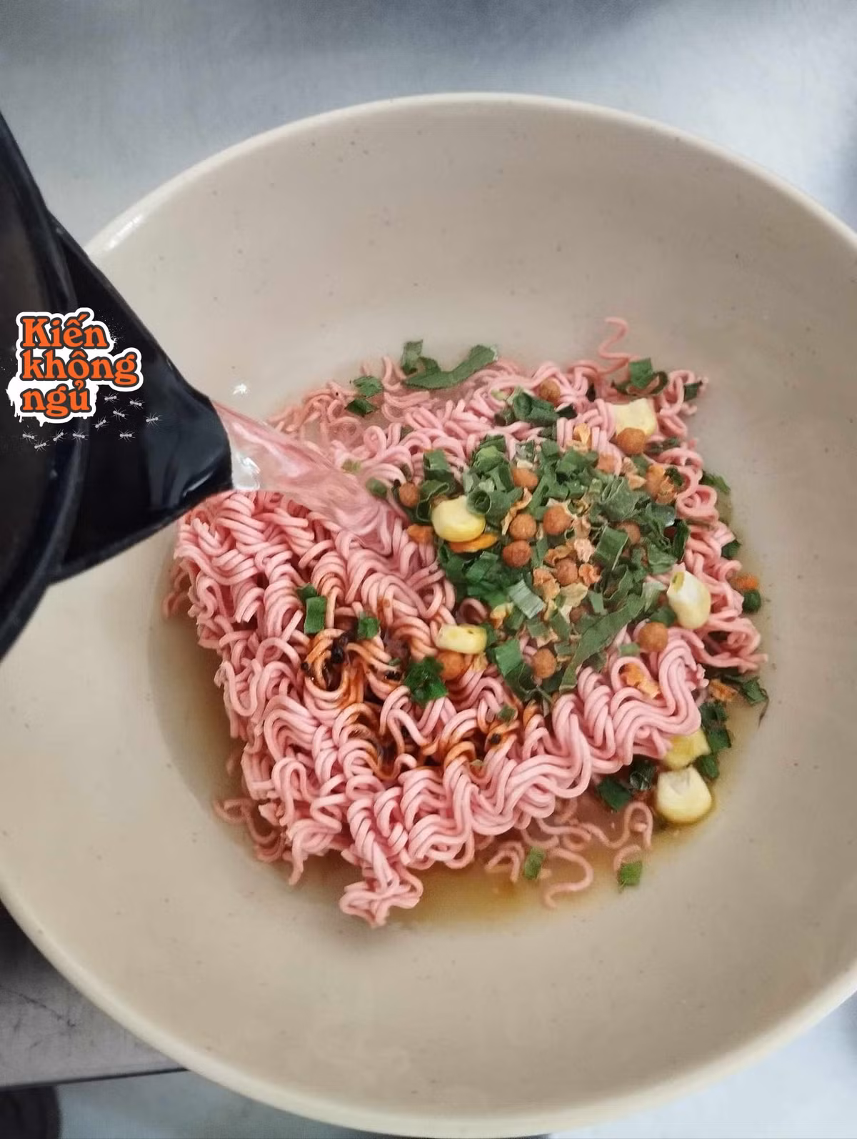 Mi tom thanh long khien khach hang suc soi gia the nao?