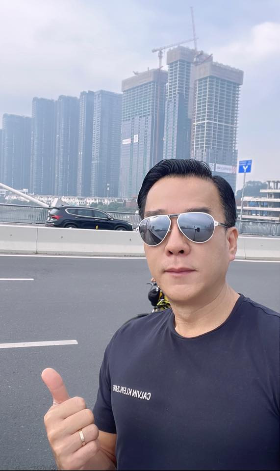 Thời gian gần đây, doanh nhân Thắng Ngô thường xuyên cập nhật các trạng thái và hoạt động của mình trên trang cá nhân.