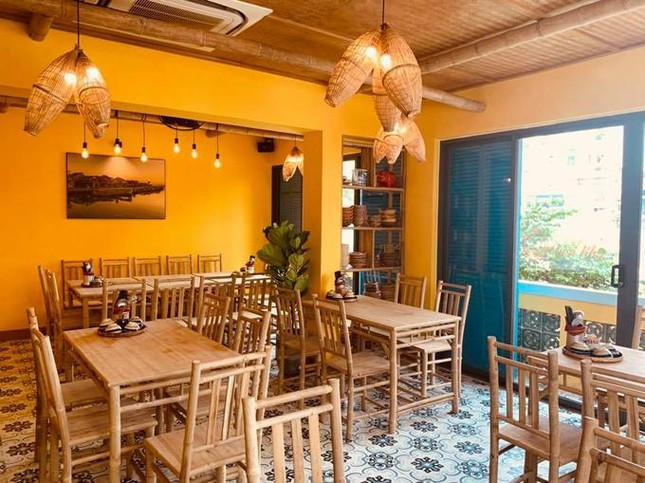 Đồng thời, Trường Giang còn điều hành hệ thống nhà hàng nổi tiếng trên địa bàn TP HCM và mở thêm nhà hàng hải sản ở Bà Rịa - Vũng Tàu. Ảnh: Tiền phong