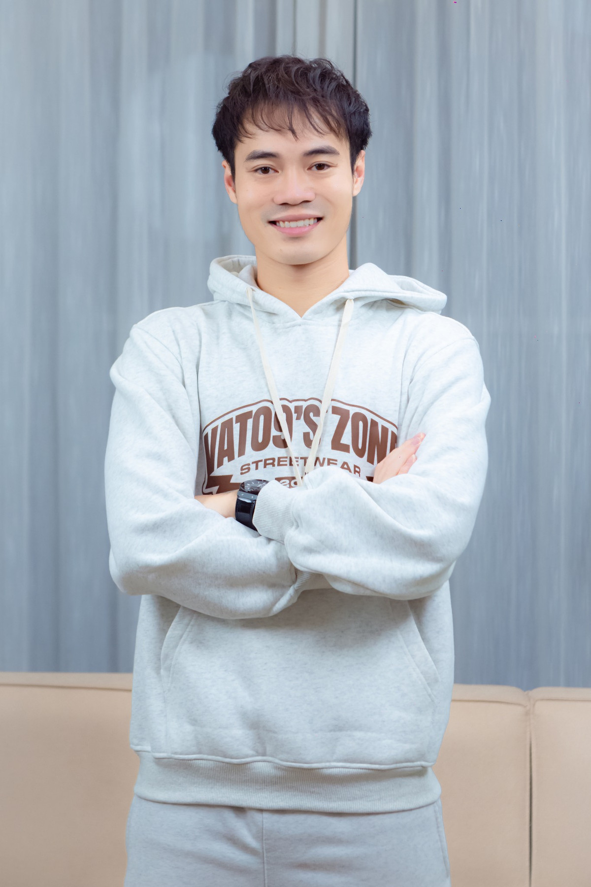 Các mặt hàng thương hiệu VATO9 kinh doanh gồm áo thun, áo hoodie, balo, giày dép, mũ, khẩu trang...