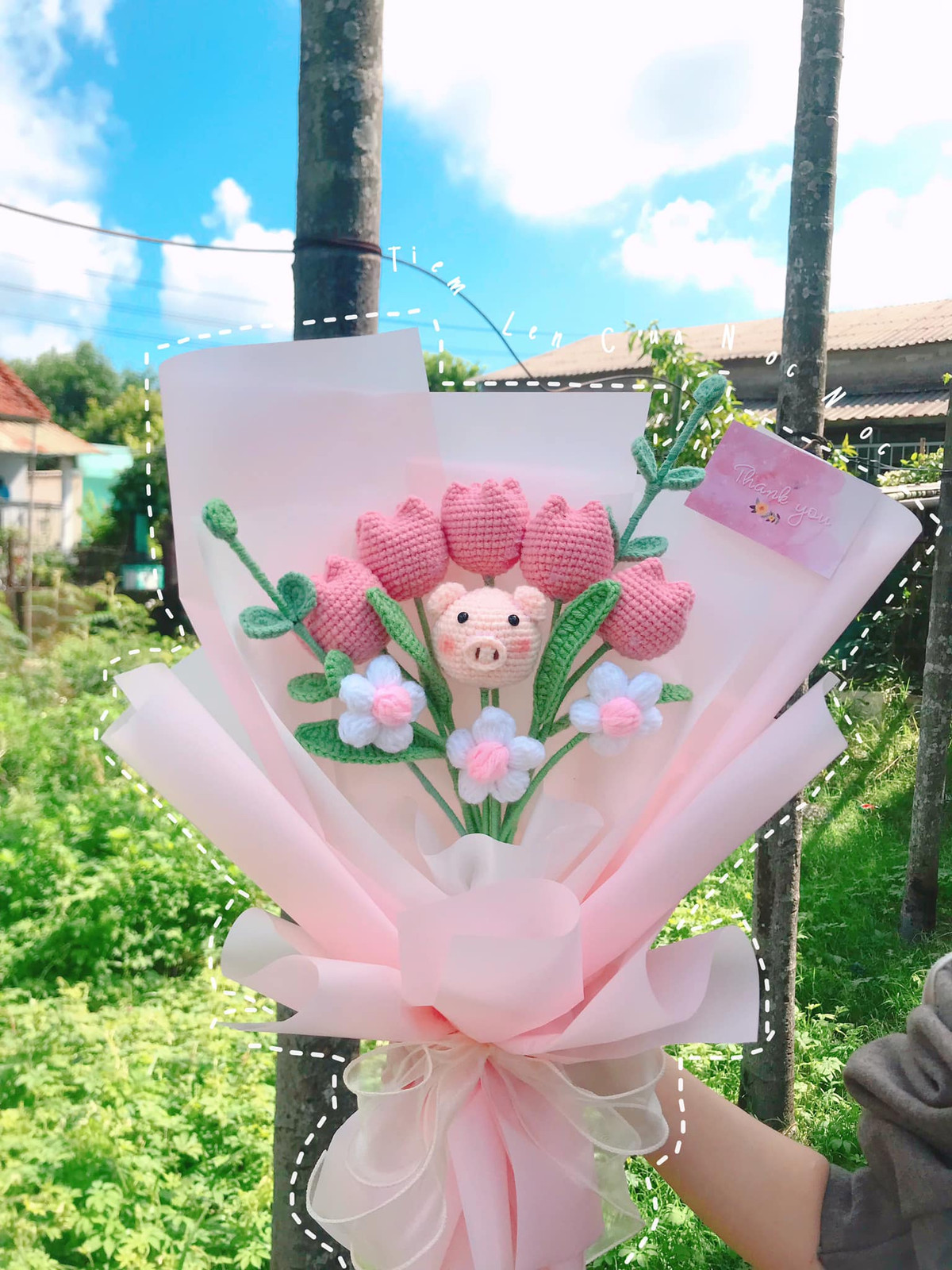 Theo chủ các cửa hàng, hoa len được ưa chuộng vì mẫu mã đa dạng, lạ, bắt mắt... Ảnh: Facebook