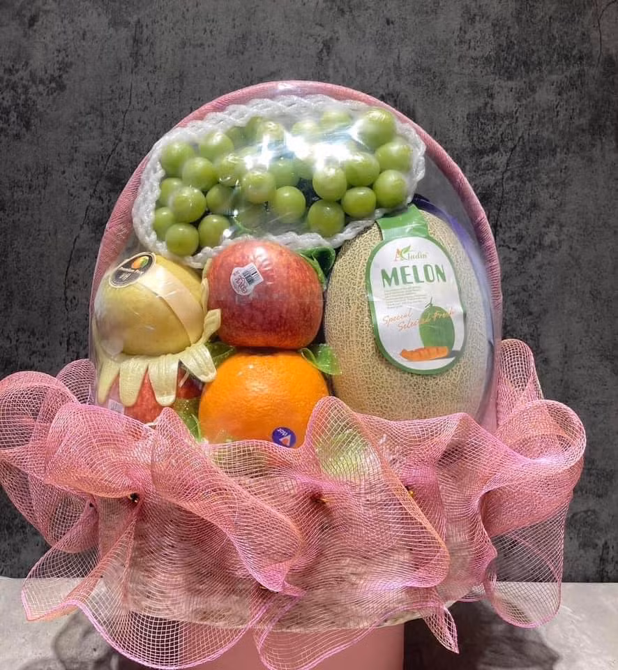  Dịp 20/10 năm nay, hoa “ăn được” được gồm các loại trái cây như nho, táo, lê, quýt, kiwi... giá từ 300.000 – 1,5 triệu đồng/sản phẩm cũng được nhiều khách hàng quan tâm. Ảnh: Facebook