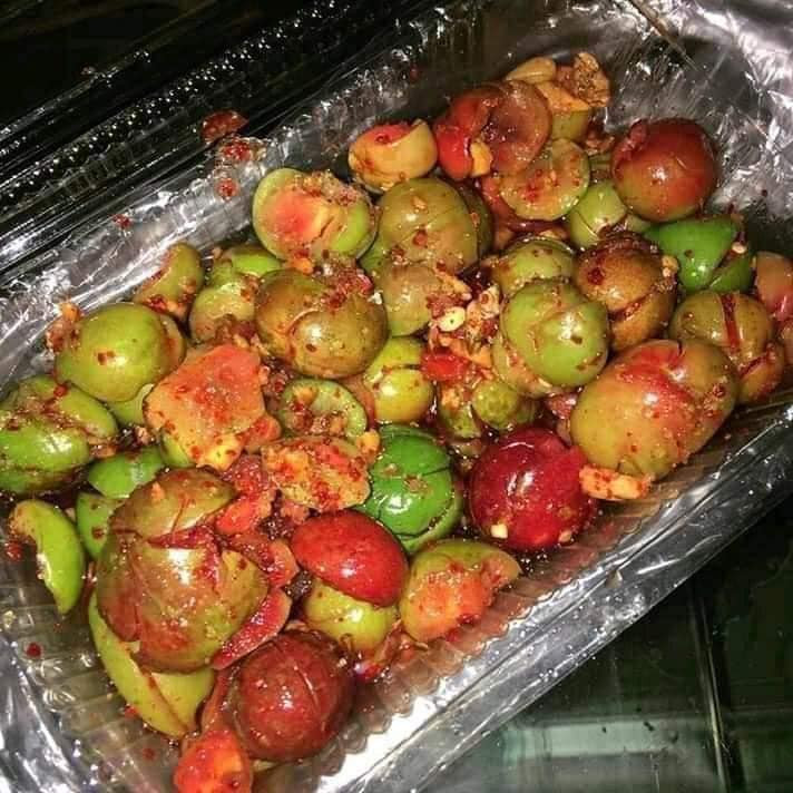 Tương tự, chị Mai (Hà Đông, Hà Nội) cũng đặt mua nửa cân mận hậu trái mùa với giá 300.00 đồng/kg nhưng phải đến hôm sau mới nhận được.