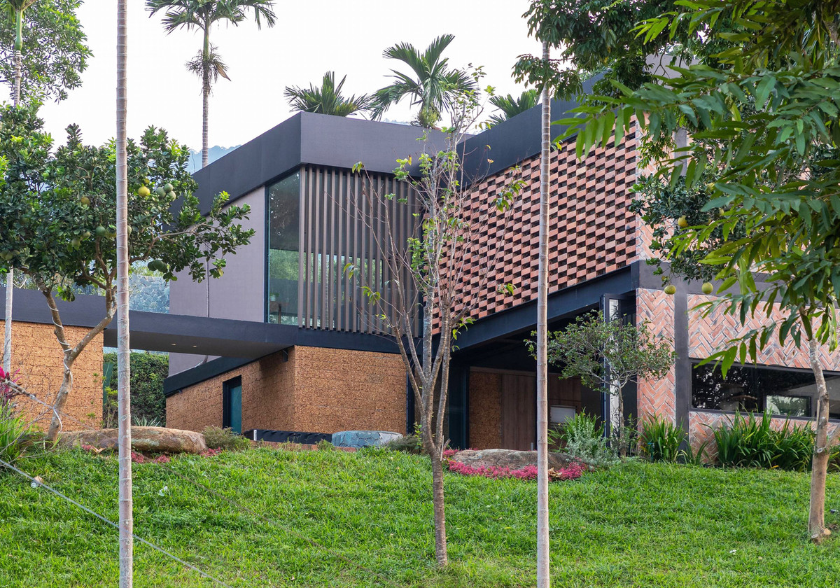 Trước khi chuyển đổi, Quinn Hill là một trang trại nhỏ đổ nát. Sau đó, một gia đình đã mua lại mua lại để cải tạo thành biệt thự nghỉ dưỡng.