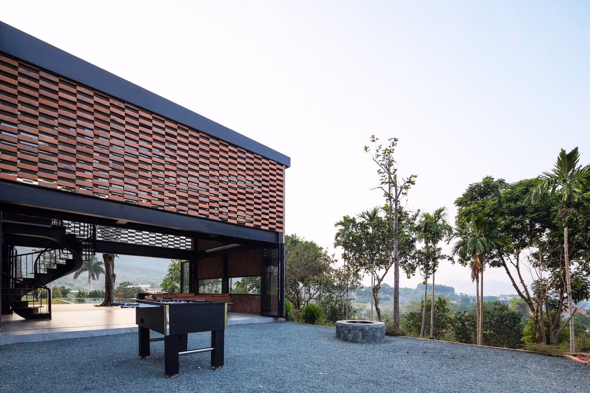 Quy hoạch tổng thể toàn diện kết hợp các khu cảnh quan lấy cảm hứng từ địa hình tự nhiên, có vườn, hồ bơi và đồi cỏ để mang đến cho trẻ em và gia đình những cuộc gặp gỡ gần gũi với thiên nhiên.