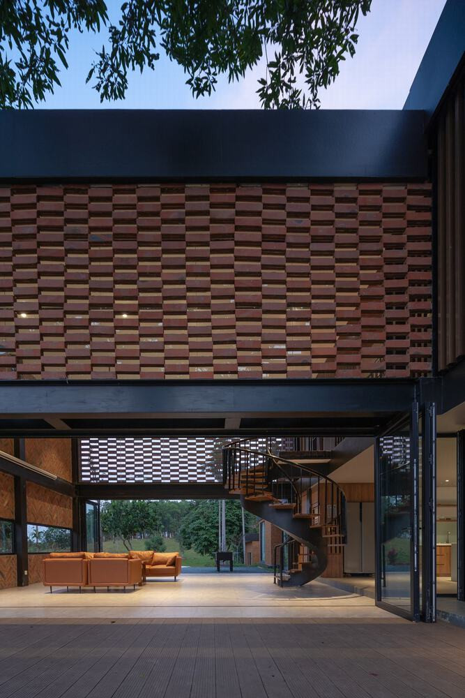 Yếu tố thiết kế độc đáo này tạo ra góc nhìn quyến rũ từ trong ra ngoài.