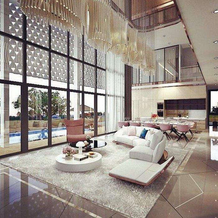 "Nữ hoàng nội y" Ngọc Trinh rất tỉ mỉ trong khâu hoàn thiện. Cô yêu cầu từng chi tiết phải được thiết kế một cách kỹ lưỡng nhất.