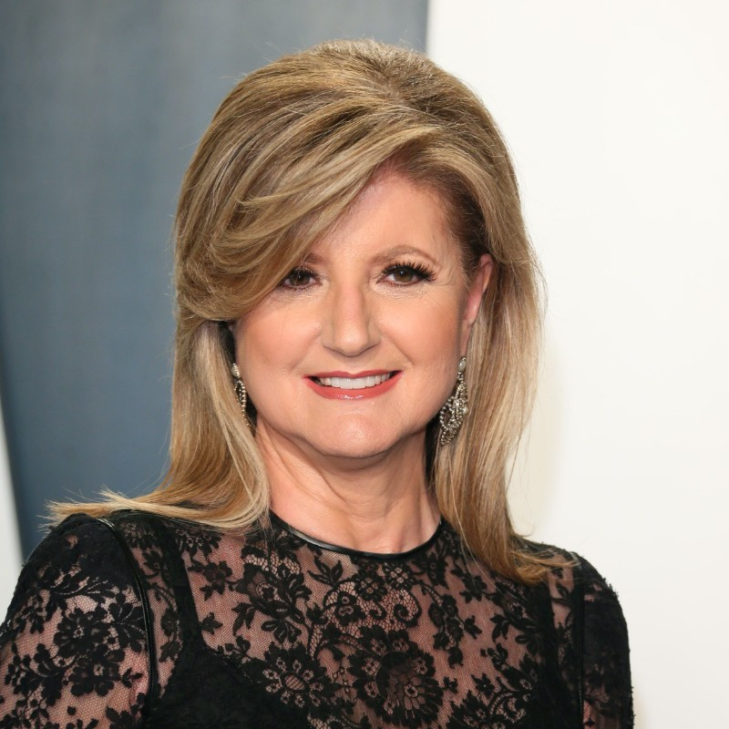 Bà Arianna Huffington, nữ doanh nhân quyền lực sáng lập báo điện tử Huffington Post dành 8 tiếng để ngủ vào ban đêm và tắt hết các thiết bị điện tử trong phòng. Điều này giúp loại bỏ cảm giác muốn kiểm tra các email công việc vào lúc giữa đêm, vốn có thể gây mất ngủ và stress. Ảnh: LinkedIn