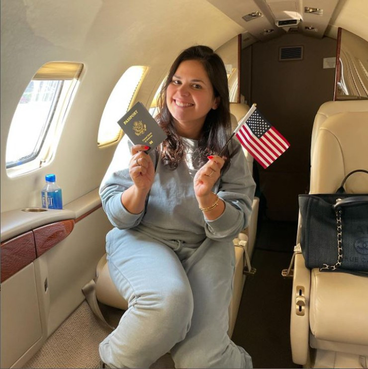 Cô thường xuyên cùng gia đình Kardashian đi du lịch trên chiếc chuyên cơ Kylie Air trị giá 73 triệu USD. Ảnh: Instagram