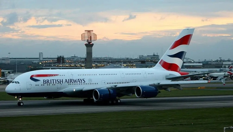 Airbus A380-800 được xem là máy bay chở khách lớn nhất thế giới khi có thể chở 853 hành khách (tùy thuộc vào cấu hình ghế).