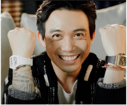 Đáng chú ý, có chiếc đồng hồ đến từ thương hiệu cao cấp trị giá tới 7 tỷ đồng. Ảnh: FBNV