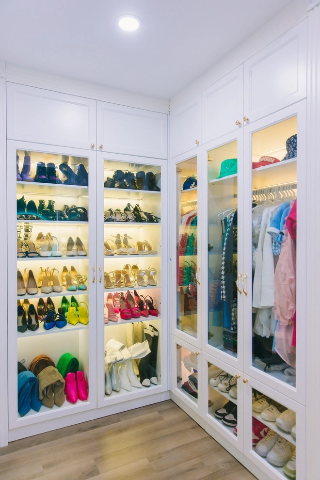 Tủ quần áo và giày dép của Diệp Lâm Anh sắp xếp gọn gàng. Ảnh: Facebook