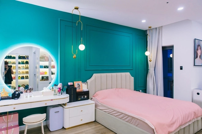 Phòng ngủ master sang trọng và bắt mắt. Ảnh: Facebook