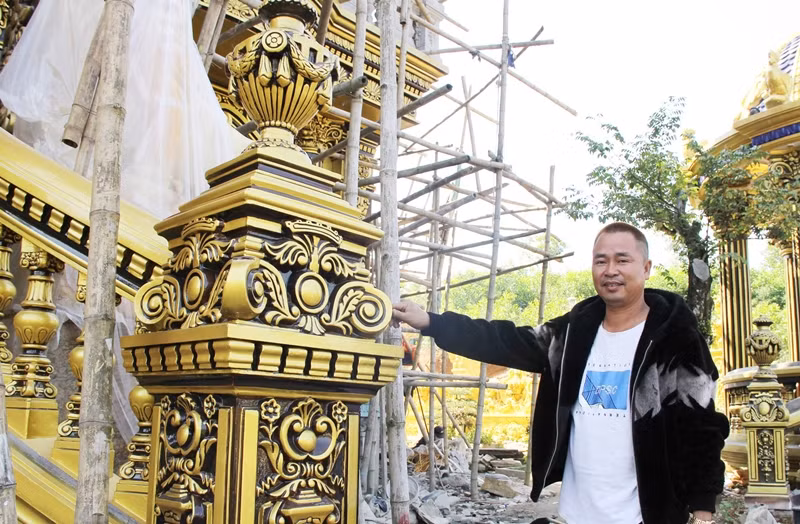 Năm 2004, vợ chồng ông Thoan mua lô đất ở bên quốc lộ 7, mở xưởng kinh doanh, thu mua sắt vụn, buôn bán phụ tùng ô tô các loại. Ảnh: Vietnamnet