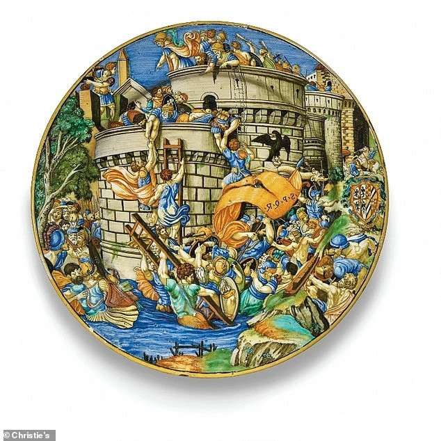 Những báu vật khác của gia tộc Rothschild bao gồm một loạt các tấm da mạ vàng "chưa từng xuất hiện trước công chúng trong 150 năm" và được chế tạo bởi một tín đồ của họa sĩ Rembrandt.