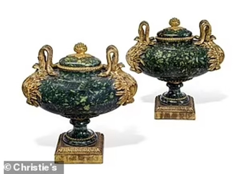 Gia tộc Rothschild ra đời từ thế kỷ 18, là một gia tộc Do Thái có nguồn gốc từ Frankfurt, Đức. Gia tộc này được mệnh danh là trung tâm giao dịch tài chính toàn cầu từ những năm 1760.