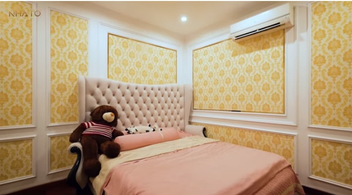 Phòng ngủ dành cho con gái gia chủ nhỏ nhưng ấm cúng.