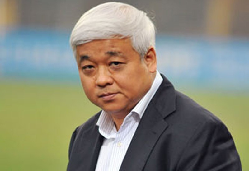 Ông Nguyễn Đức Kiên (sinh năm 1964, hay còn gọi là bầu Kiên) từng được người hâm mộ thể thao trong nước biết đến như một ông bầu bóng đá bạo ngôn. Còn giới tài chính ngân hàng nhắc đến vị đại gia này với cái tên "Kiên đầu bạc". Ảnh: Vietnamnet