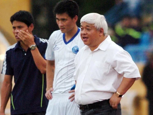 Bên cạnh đó, cùng với bầu Đức và bầu Hiển, bầu Kiên được xem là 3 ông bầu có ảnh hưởng và chi phối nhiều nhất đến bóng đá Việt Nam. Ảnh: Người lao động