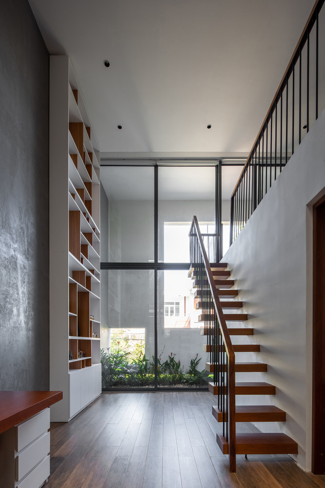 Nhờ đó, thiên nhiên có thể luồn lách vào tận từng ngóc ngách của không gian trong nhà phố.