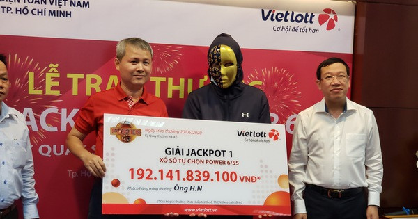 Trao đổi với báo giới, ông H.N. cho biết thường xuyên mua Vietlott, và thường chọn sản phẩm Power 6/55. Ảnh: Vietlott