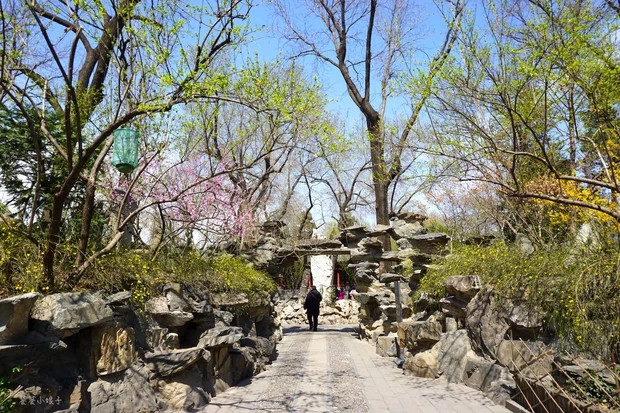 Ngoài phần dinh thự, hoa viên trong phủ Hoà Thân cũng tuân theo các quy định của Tử Cấm Thành. Ảnh: 163