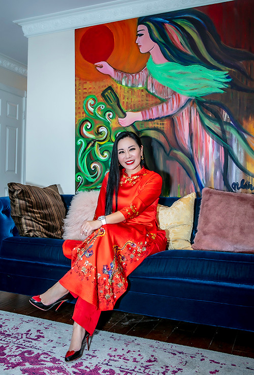 Tại Mỹ, Nguyễn Hồng Nhung có cuộc sống viên mãn trong căn nhà rộng 200 m2, thiết kế theo phong cách tân cổ điển, nằm ở khu Fountain Valley.