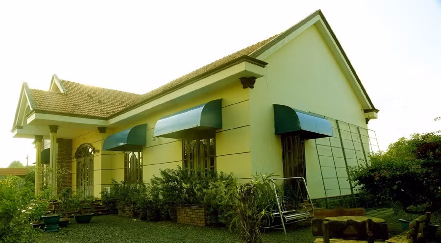 Biệt thự của MC Thanh Bạch - Thuý Nga được bao phủ bởi nhiều cây xanh, khiến ai cũng phải trầm trồ. Ảnh: Vietnamnet