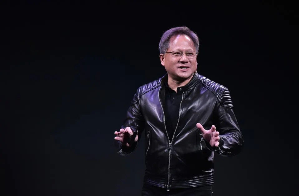 Mới đây (ngày 9/12), ông Jensen Huang - CEO Nvidia chính thức đặt chân đến Hà Nội để chuẩn bị cho các cuộc gặp với doanh nghiệp Việt Nam vào tuần tới. Ảnh: Forbes