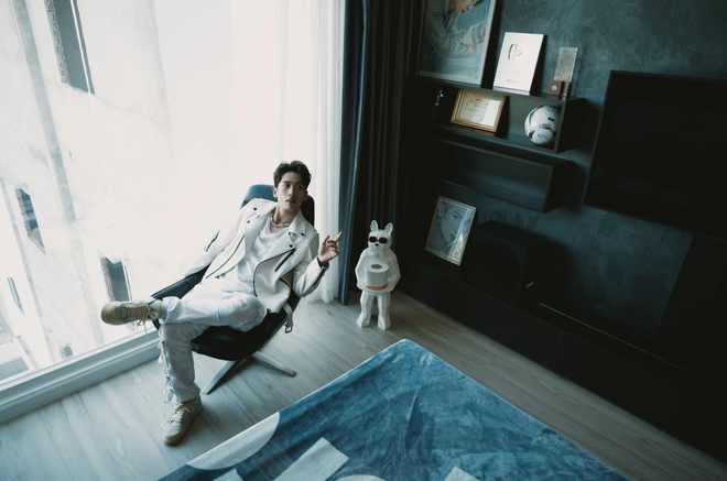 Tổng thể căn nhà hài hòa, tối giản với gam màu xám, be, đen chủ đạo. Ảnh: FBNV