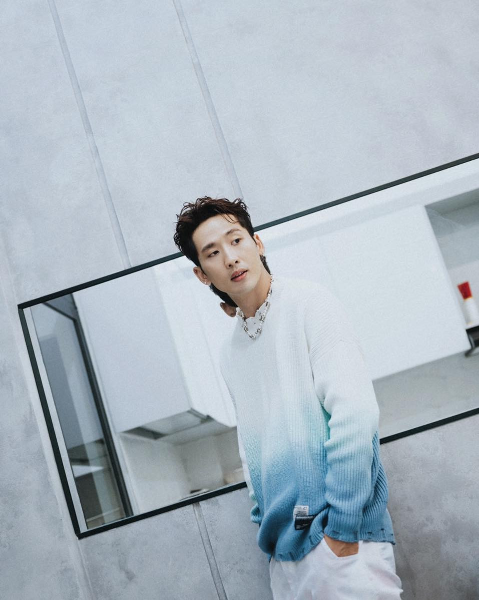 Phòng bếp thiết kế tối giản hết mức. Ảnh: FBNV