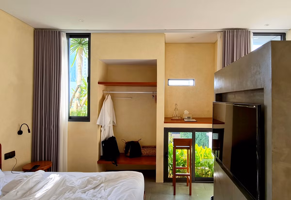 Một góc phòng ngủ thoáng đãng bên trong nhà phố. Nguồn ảnh: Archdaily