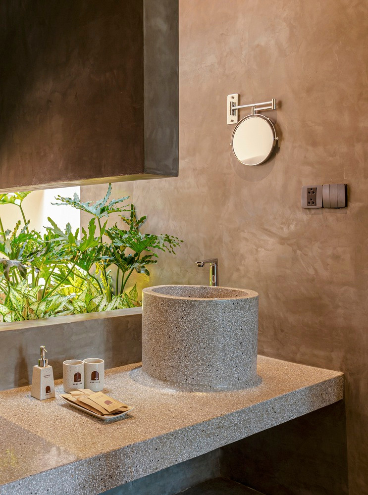 Nội thất sử dụng sơn thủ công, tạo ra trải nghiệm tự nhiên và đầy cảm xúc...