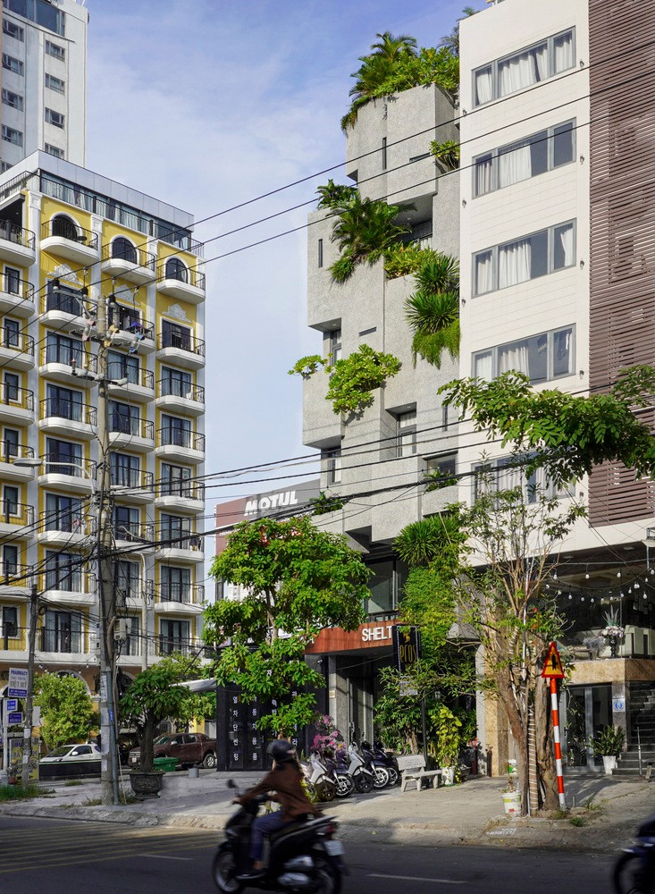 Shelter Stay được xây dựng trên khu đất rộng 100 m2 ở bán đảo Sơn Trà (Đà Nẵng).