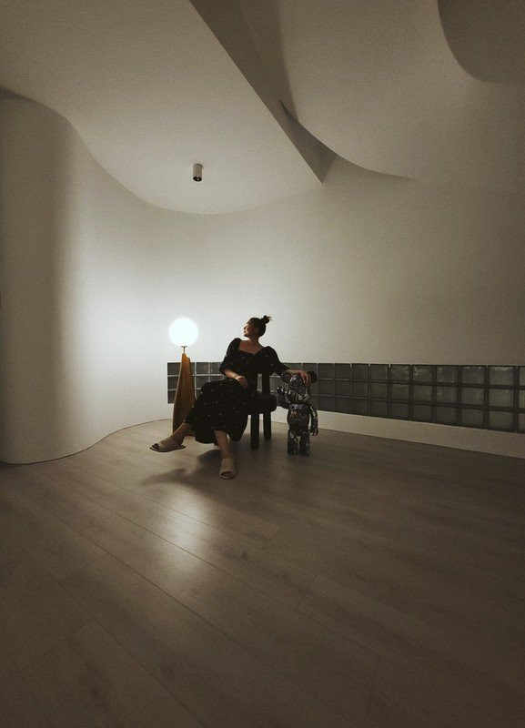 Một góc tối giản nhưng không kém phần nghệ thuật với những đường cong mềm mại.