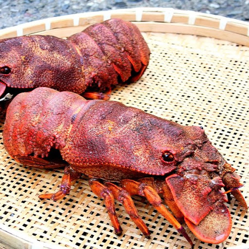 Tôm mũ ni gồm 3 loại: tôm mũ ni đỏ, tôm mũ ni trắng và tôm mũ ni đen. Trong đó, tôm mũi ni đỏ hiếm và đắt nhất. Ảnh: Haisanngosu