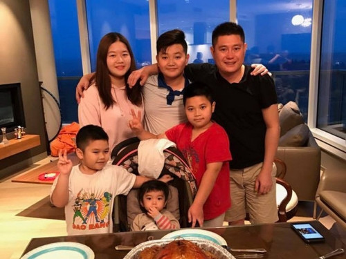 Nguyễn Ngọc Mỹ Anh chuyển sang Mỹ học tập và sinh sống vào năm 2013. Thời gian đầu đi du học, Mỹ Anh cảm thấy lo lắng và đặc biệt rất nhớ nhà.