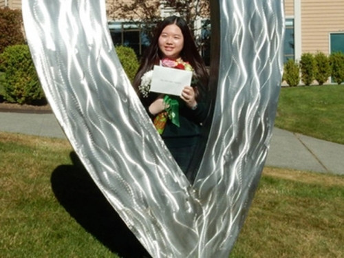 Dù khá kín tiếng trên mạng xã hội, song thông qua những thông tin ít ỏi, Nguyễn Ngọc Mỹ Anh được biết tới là một cô gái giỏi giang, tài năng.