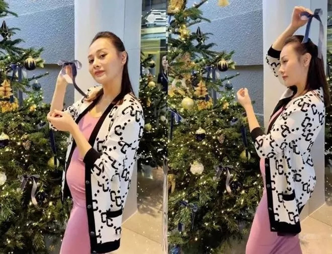 Chuẩn bị đón Giáng sinh, Phương Oanh làm một cây thông thật xinh theo ý mình.