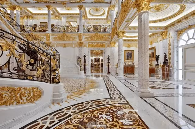 Trong dinh thự có tới 160 cột đá cẩm thạch. Nguồn ảnh: Luxhabitat Sotheby's International Realty