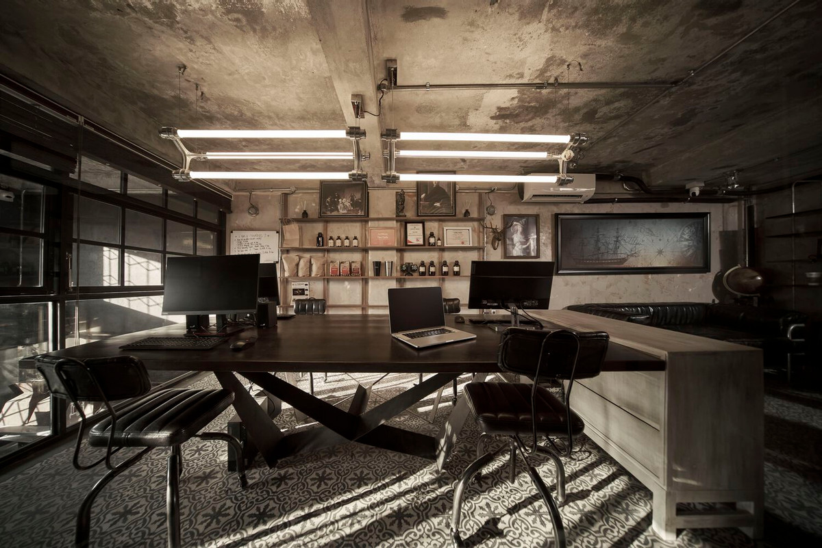 Không bị ràng buộc bởi các nguyên tắc thiết kế tuyến tính thông thường, căn hộ phá cách và mang đậm cá tính riêng của gia chủ. Một không gian khác biệt nhưng vẫn đảm bảo tiêu chuẩn về thẩm mỹ và độ an toàn. Nguồn ảnh: Đỗ Sĩ