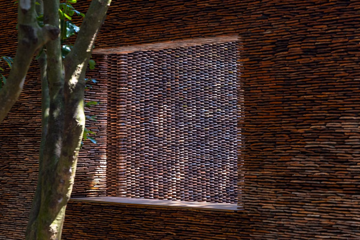 Tại đây có một ngôi nhà nhỏ là nơi danh hài Xuân Hinh nghỉ ngơi vào dịp cuối tuần.